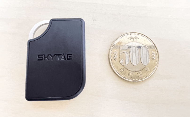 SKYTAG（スカイタグ）と500円玉のサイズ比較